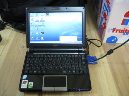 ��ELECOM D-sub15�ԥ�(�ߥ�)�����֥� ����� 2m �֥�å� CAC-20BK�פ�ASUS Eee PC901����³