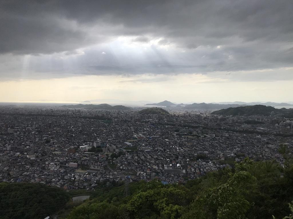 淡路ヶ峠 展望台・展望デッキからの眺め。松山城